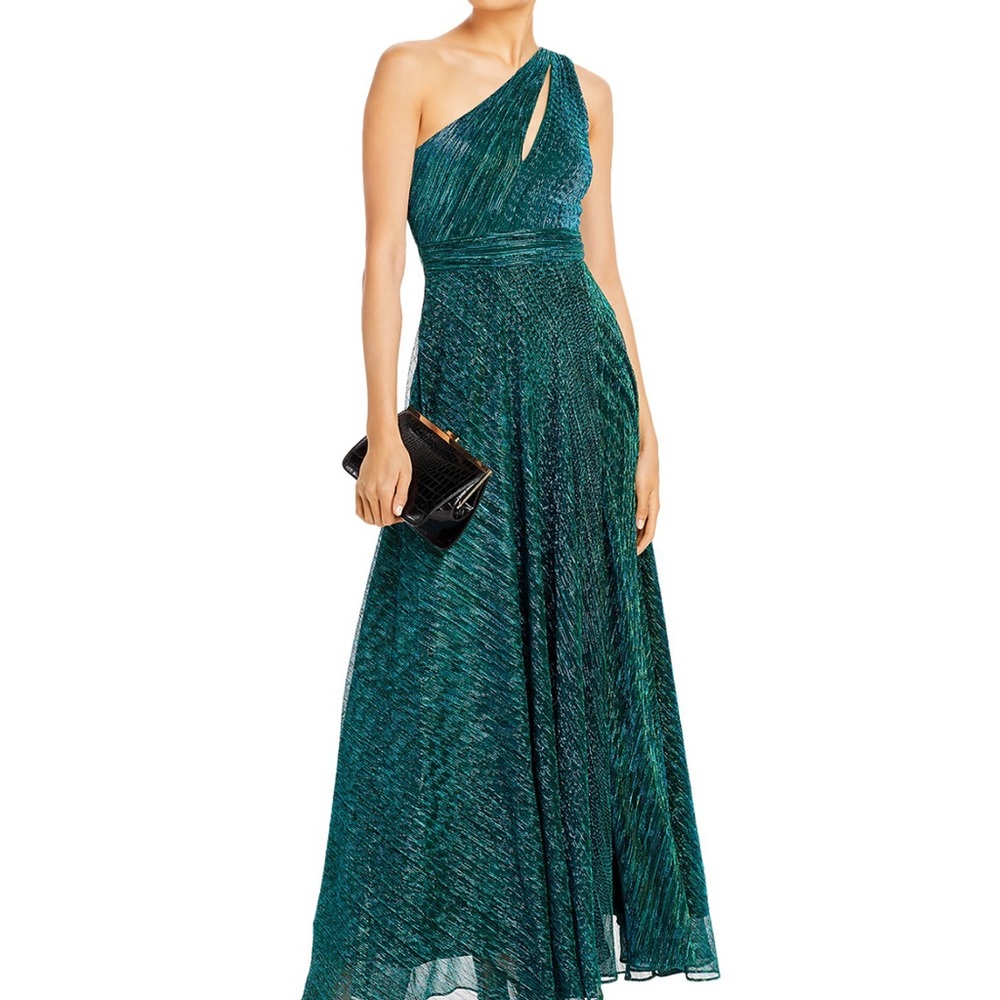 One Shoulder Crinkled Metalic Gown, Jade Color. - Picture 6 of 6